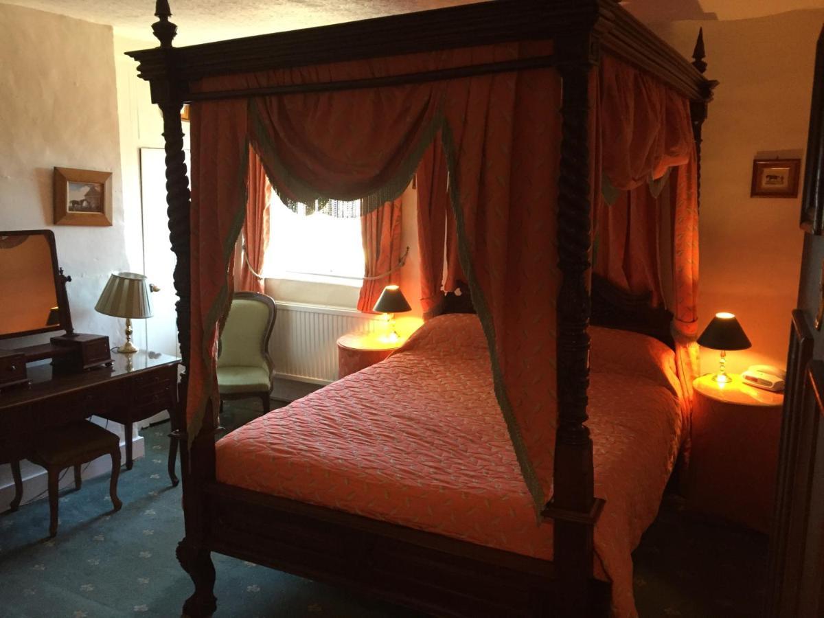 Hotel Cross Keys
