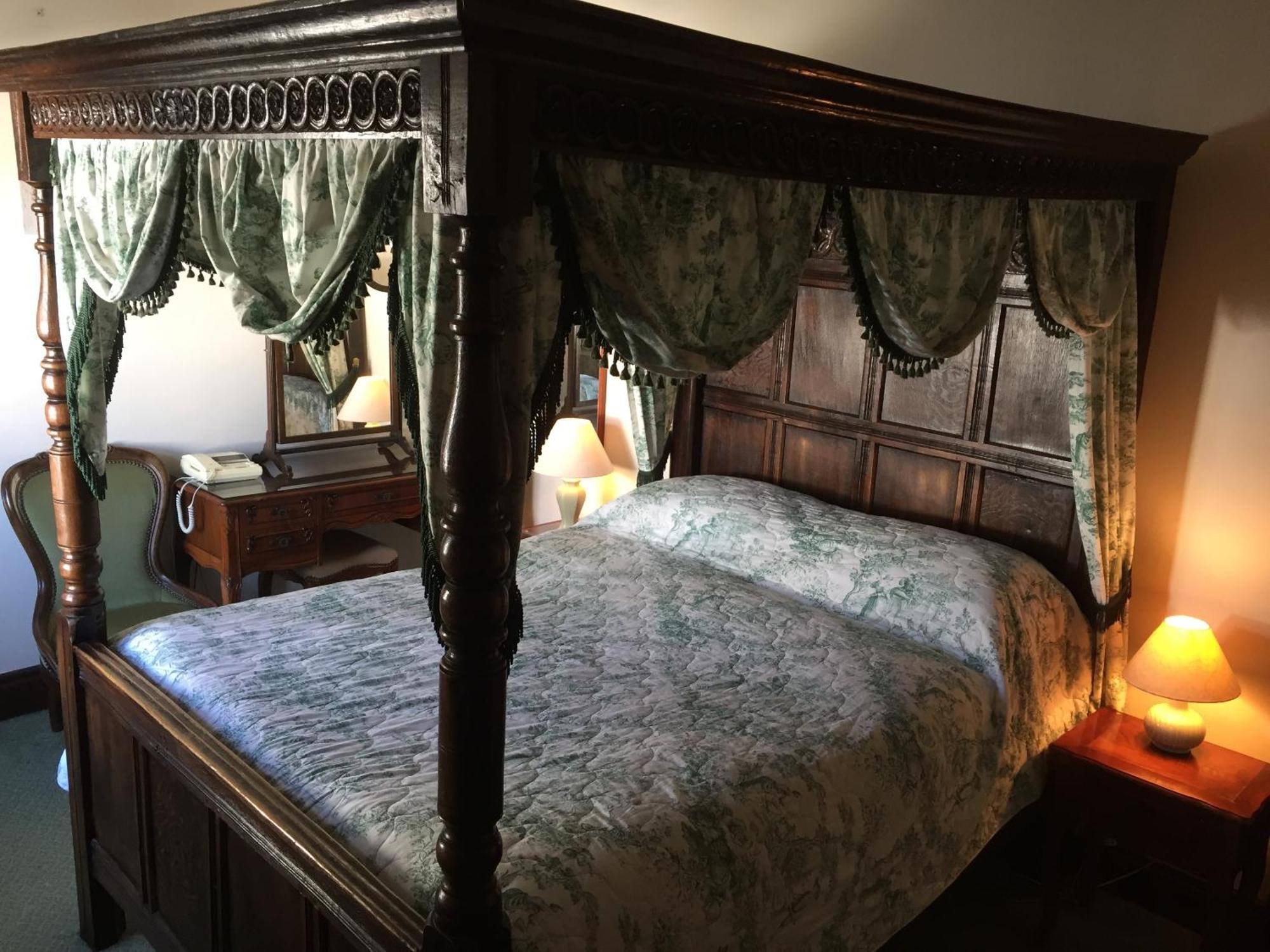 Hotel Cross Keys